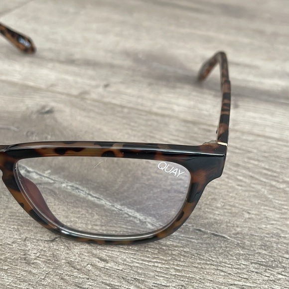 Quay Blue Light Glasses - Hardwire - Picture 4 of 14